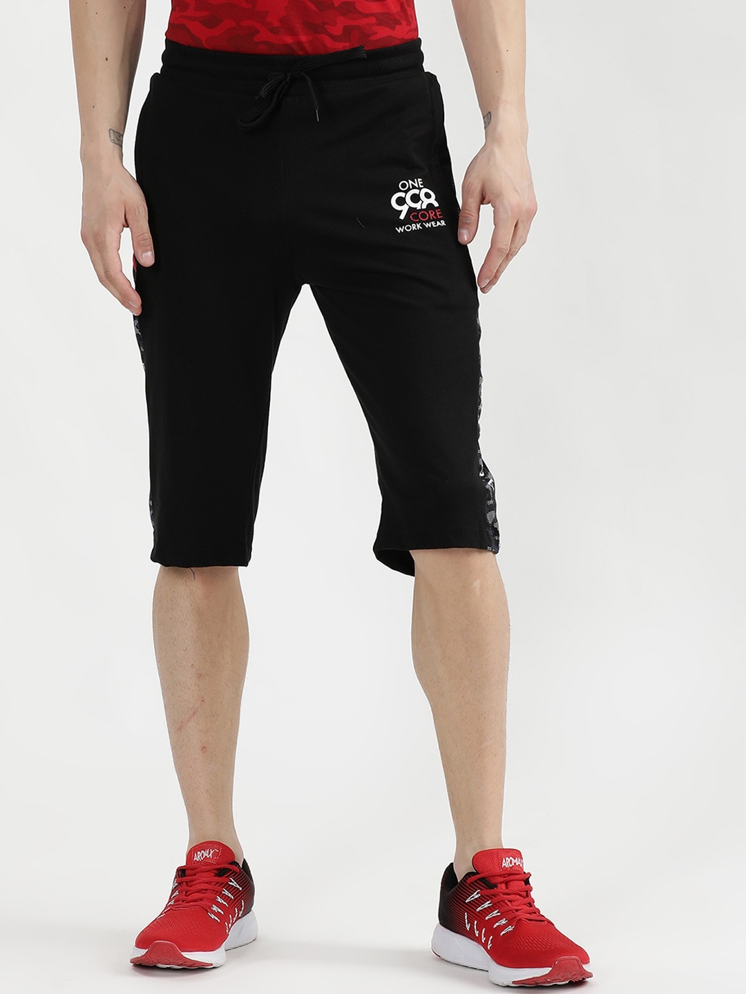 

V2 Value & Variety Men Black Solid Jamaican Shorts