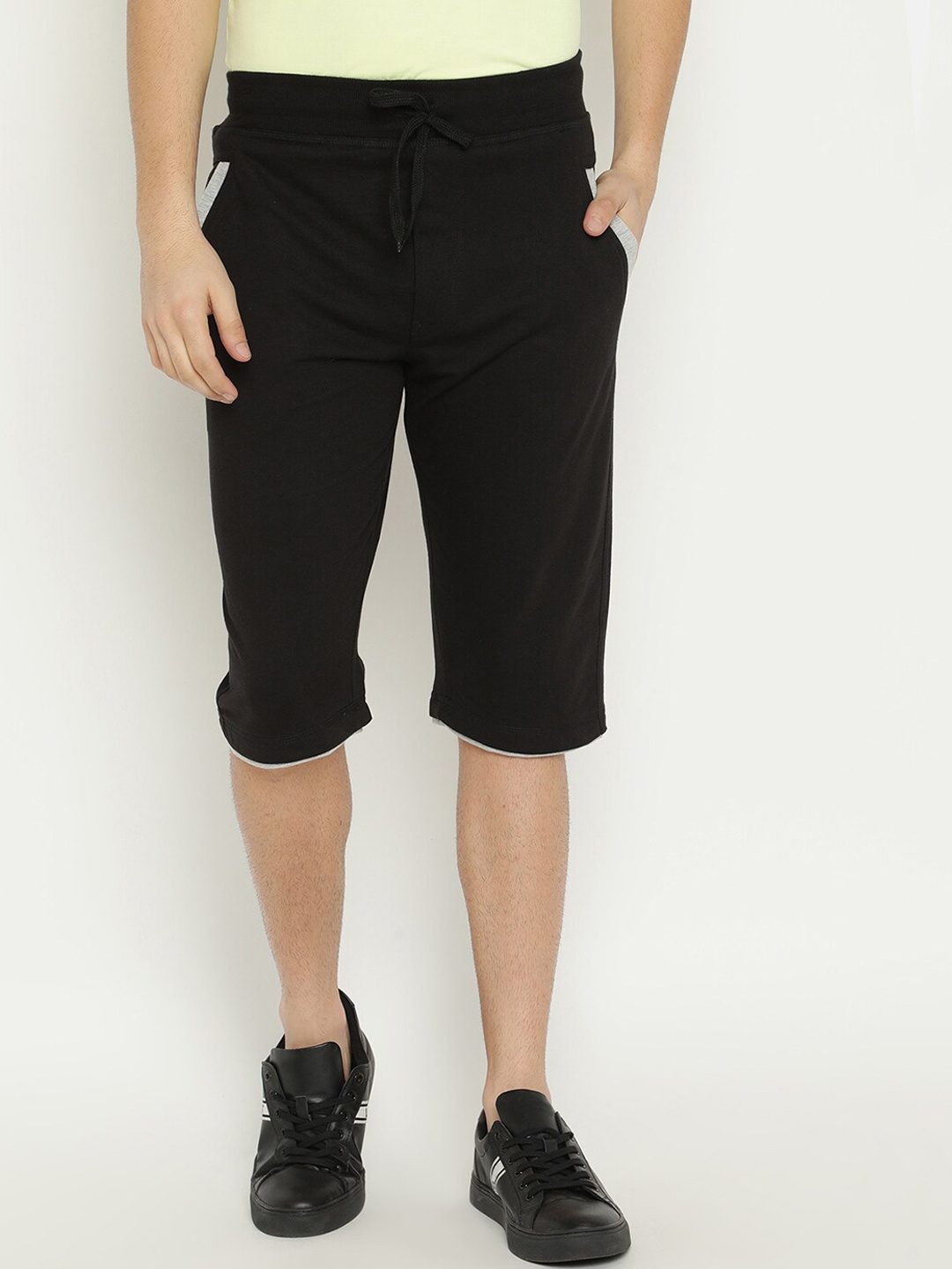 

V2 Value & Variety Men Black Jamaican Shorts
