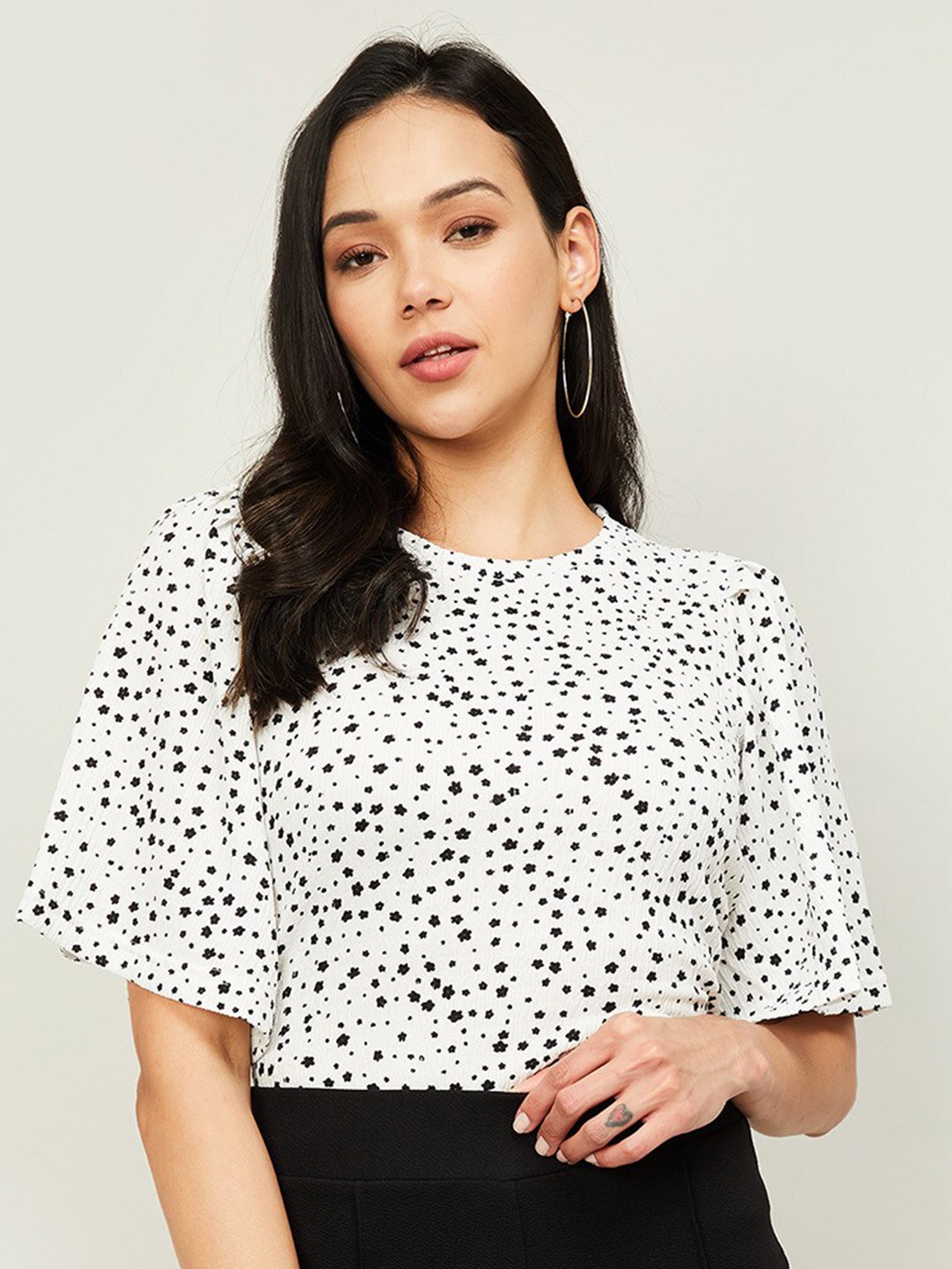 

CODE by Lifestyle White & Black Ditsy Floral Flared Sleeve Regular Top