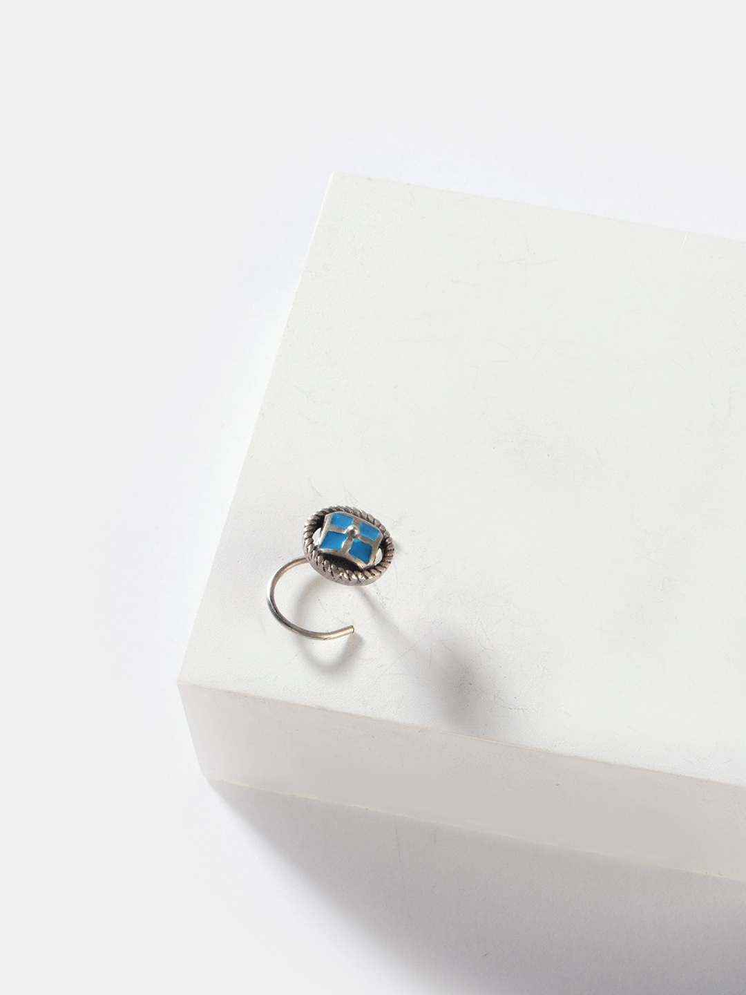 

SHAYA Blue 925 Silver Antique Vapi Pillar Nose Pin