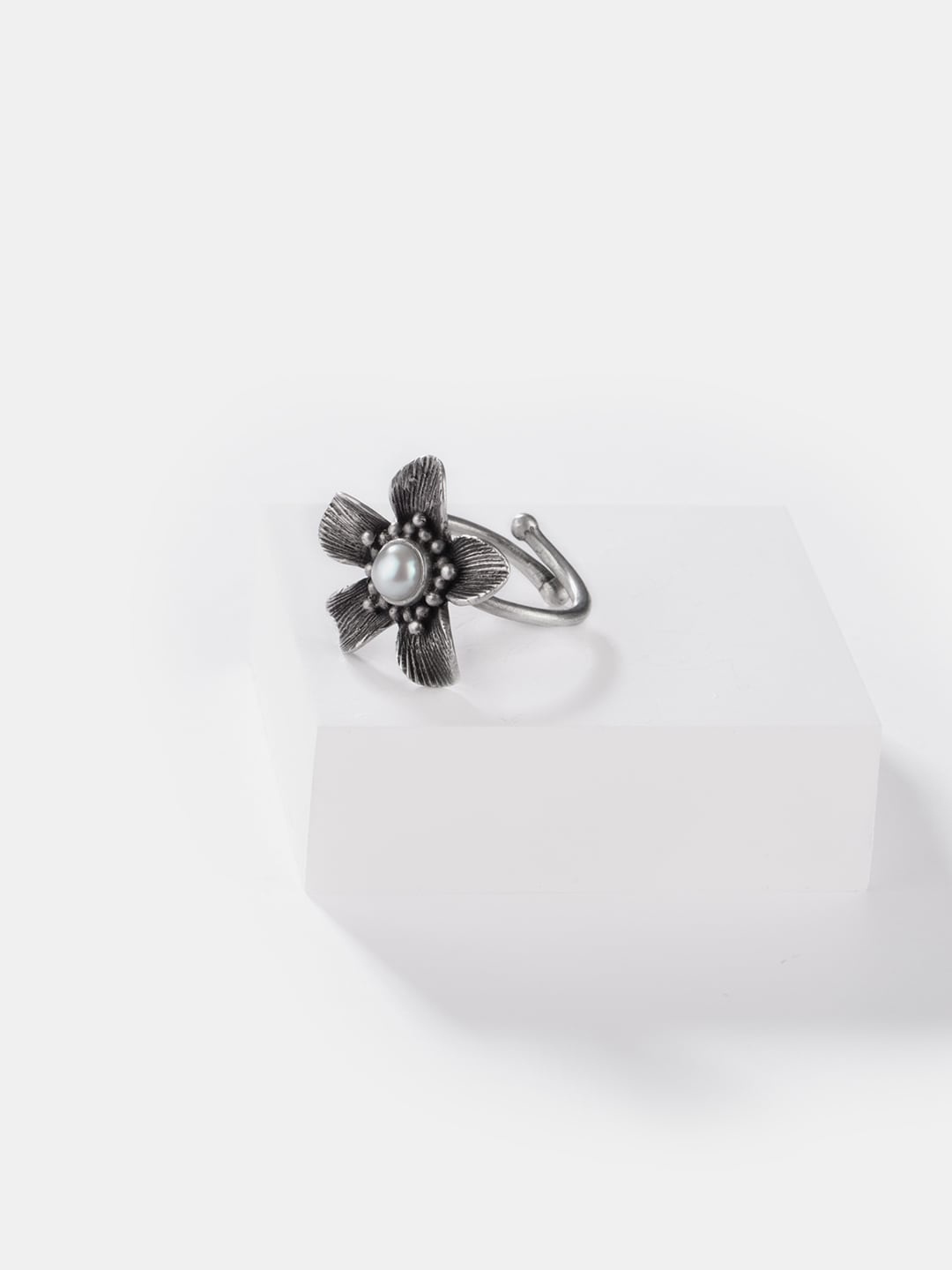 

SHAYA Oxidised Silver-Toned Shirin E Floral Finger Ring