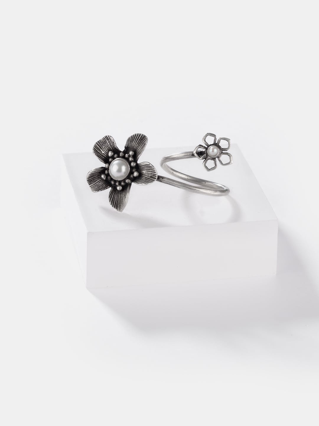 

SHAYA 925 Silver Silver-Toned Amrita S Ring