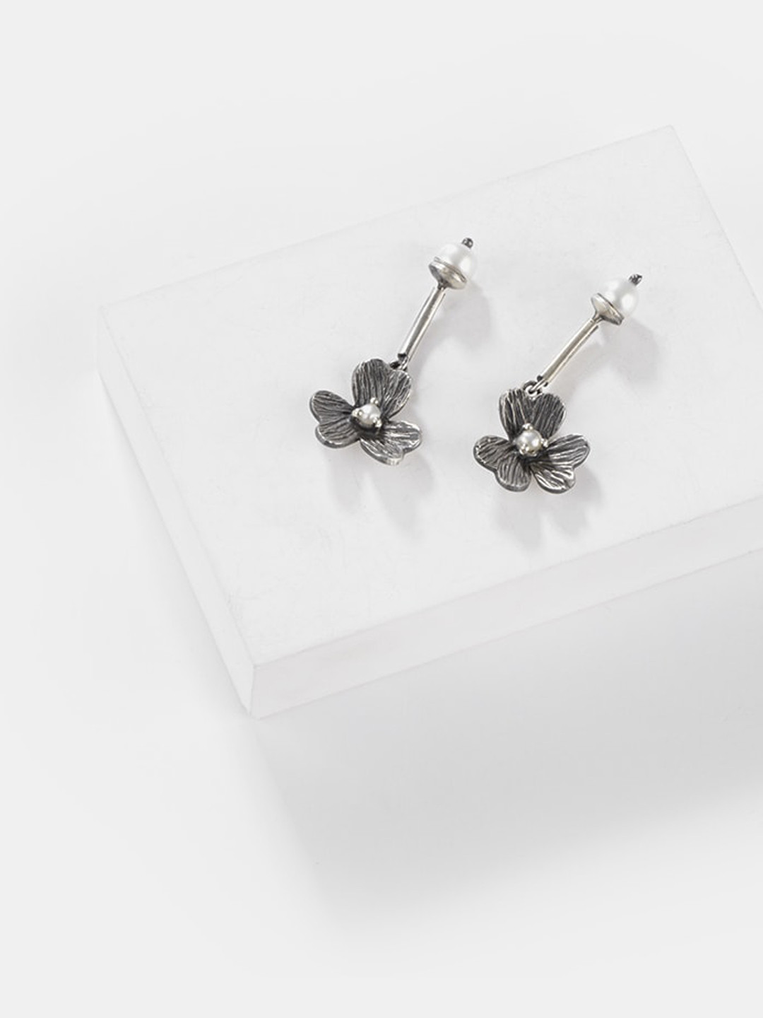 

SHAYA 925 Silver-Plated Contemporary Drop Earrings