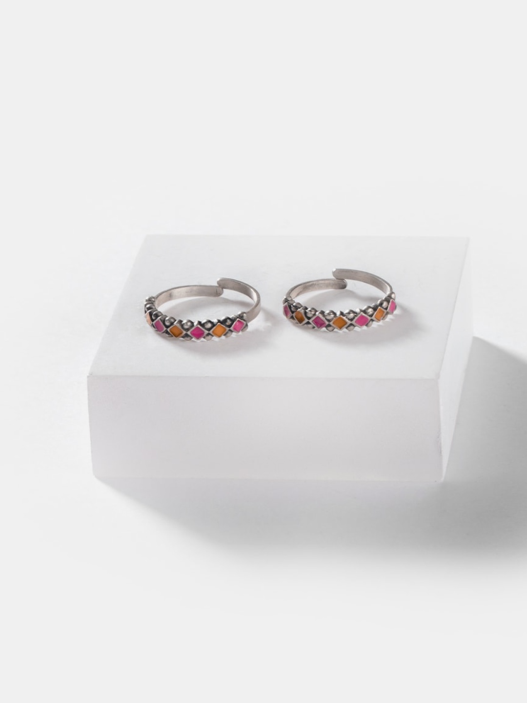 

SHAYA Silver Vamana Pillar Toe Rings
