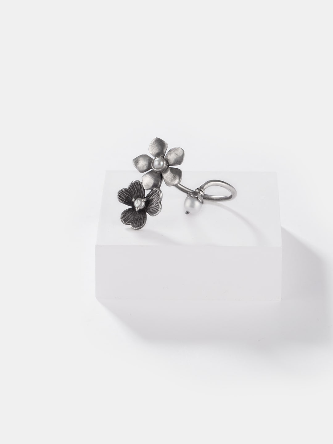 

SHAYA 925 Silver Rei K Floral Adjustable Finger Ring