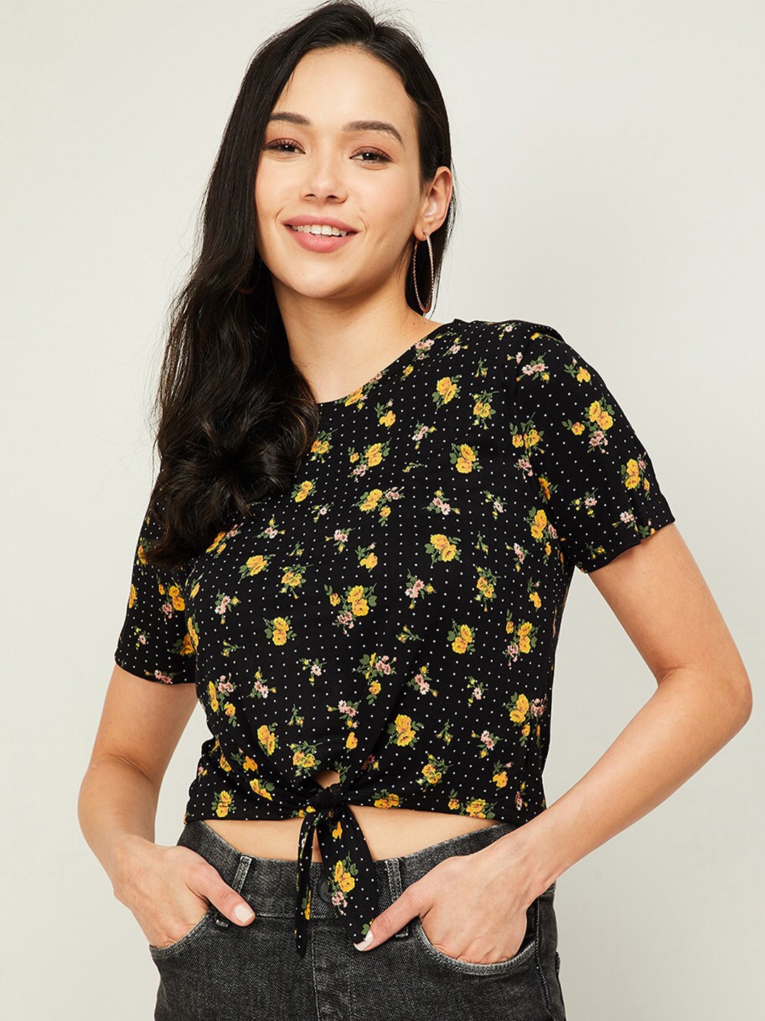 

Ginger by Lifestyle Black & Yellow Floral Front Knot Regular Crop Top