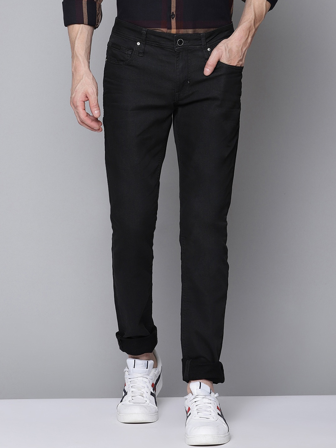 

Antony Morato Men Black Tapered Fit Jeans