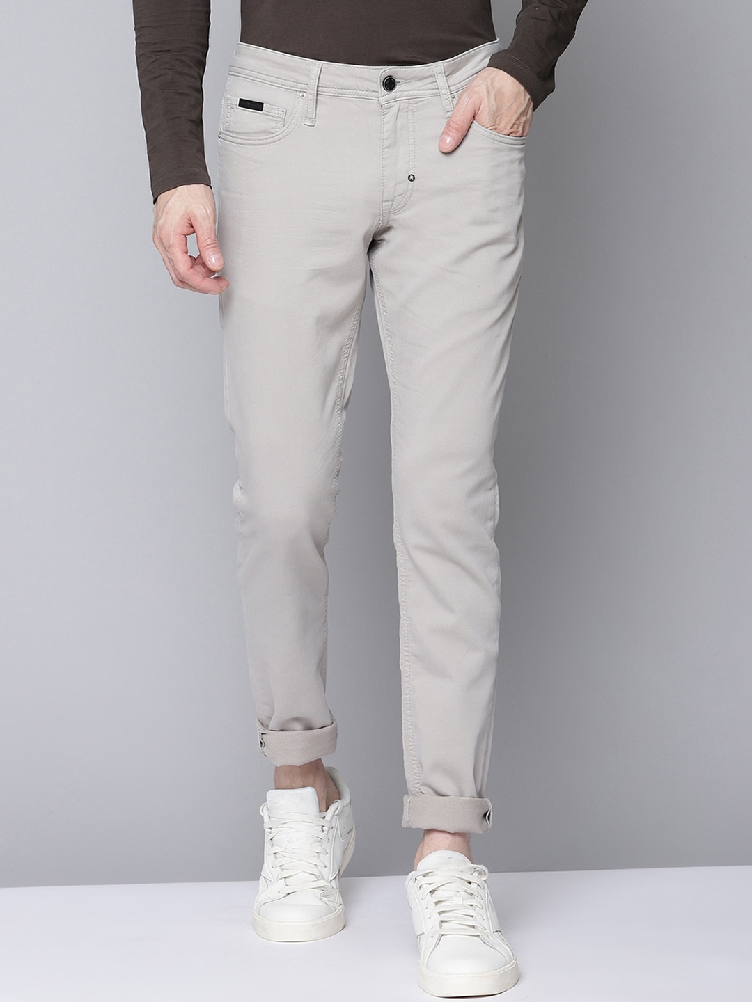

Antony Morato Men Grey Tapered Fit Mildly Distressed Jeans