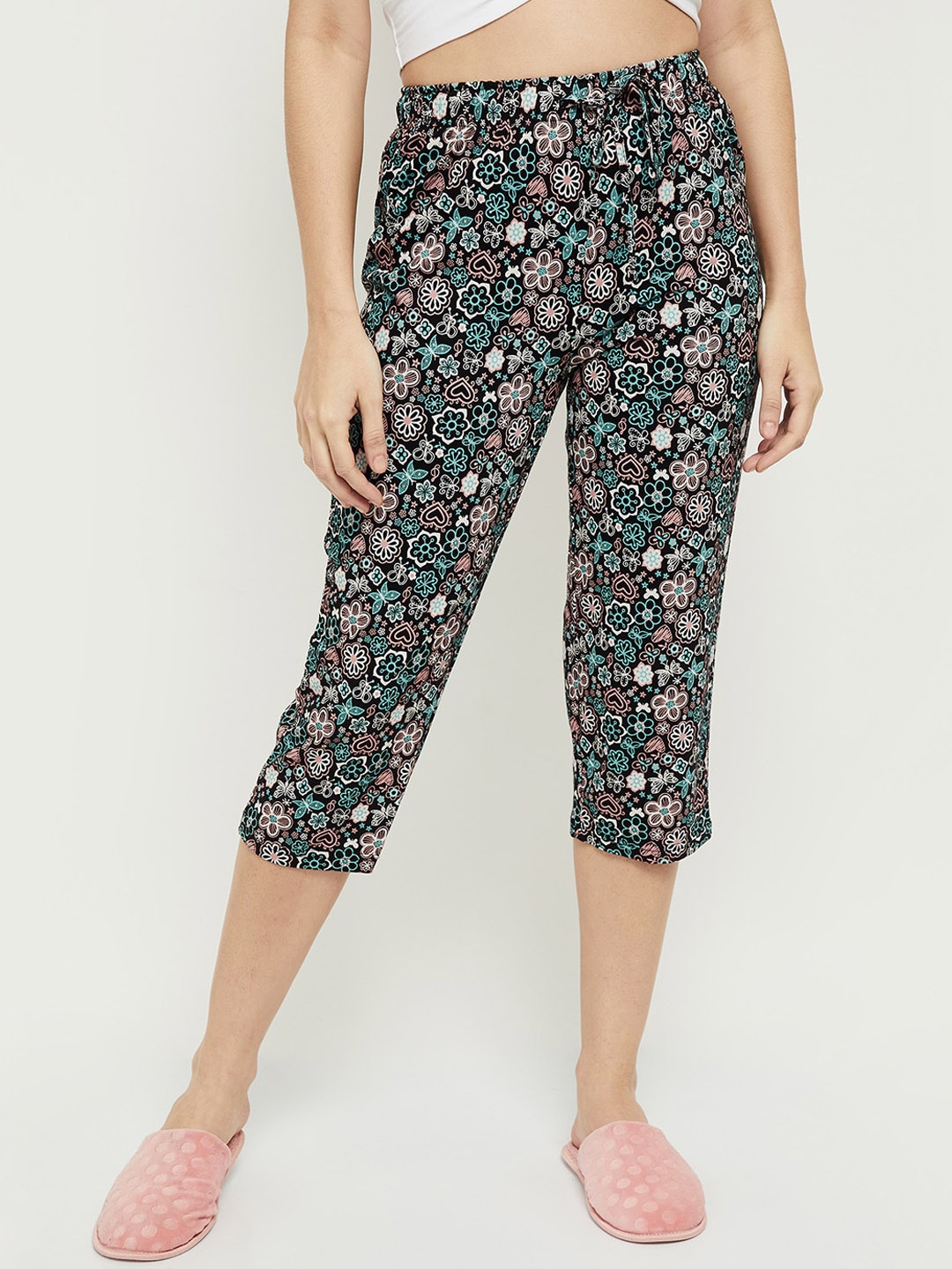 

max Women Black Printed Capris