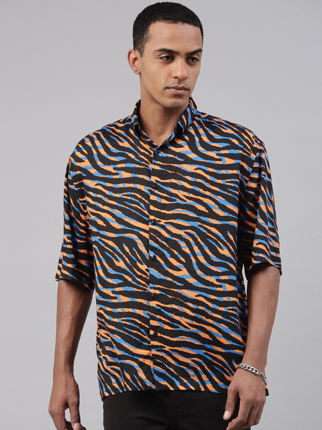 

Breakbounce Men Black & Orange Boxy Fit Animal Printed Casual Shirt