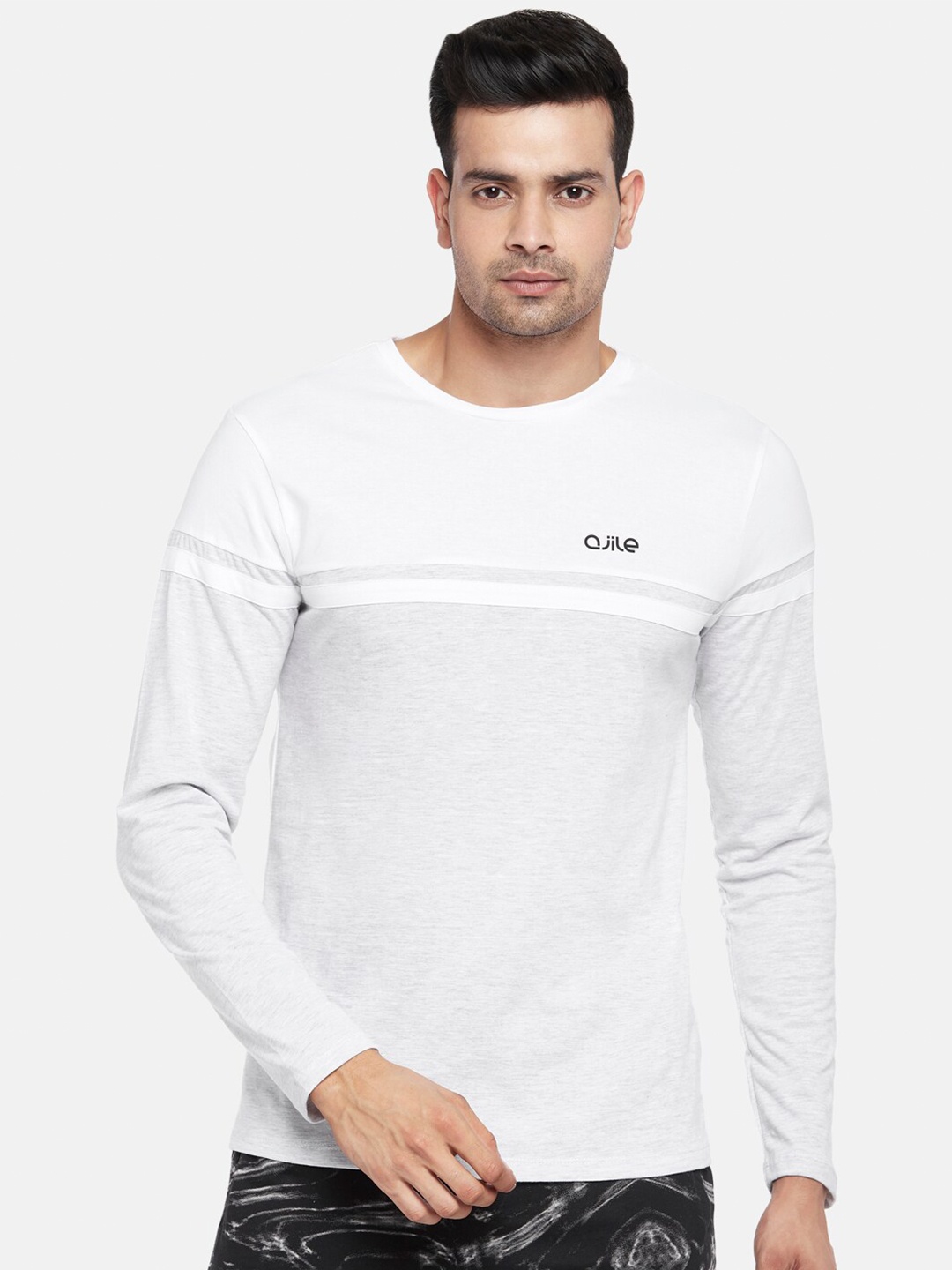 

Ajile by Pantaloons Men White & Grey Melange Colourblocked Slim Fit T-shirt