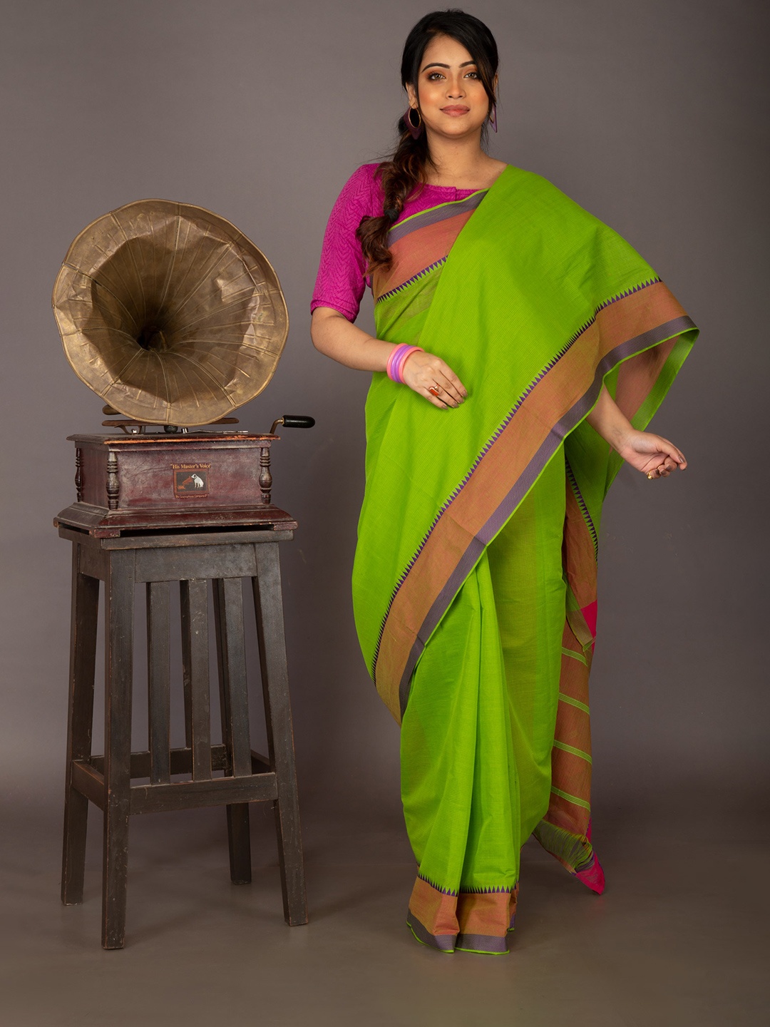 

Unnati Silks Green & Fuchsia Pure Cotton Mangalagiri Saree