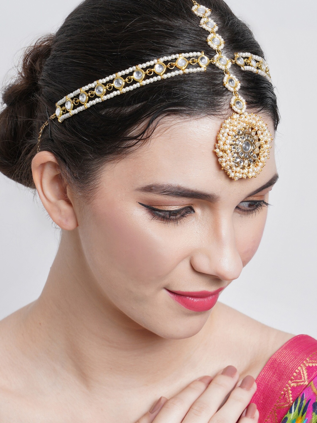 

KARATCART Women Gold-Plated & White Kundan-Studded Pearls Beaded Handcrafted Mathapatti