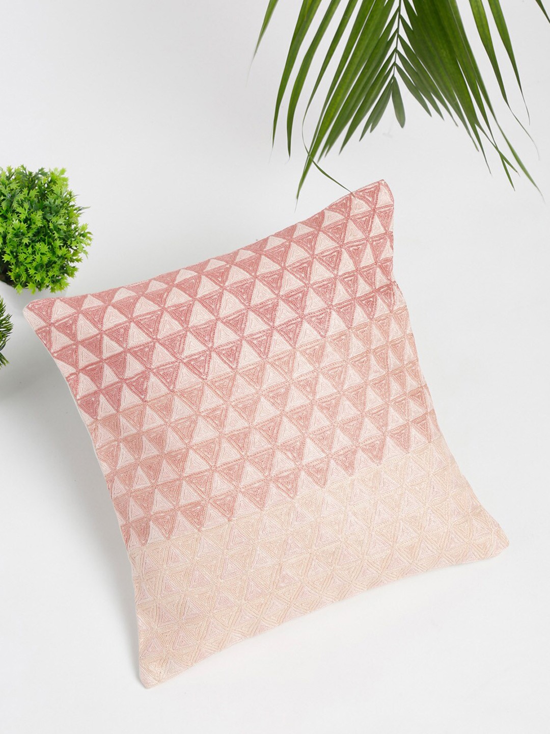 

Fabindia Off White & Peach-Coloured Geometric Square Cushion Covers