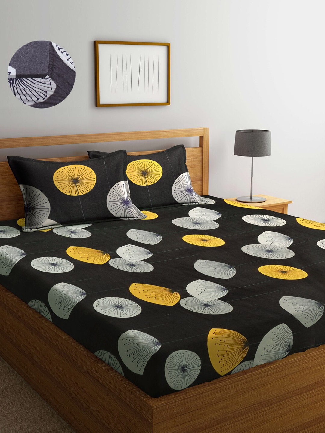 

Arrabi Grey & White Geometric Printed 300 TC King Bedsheet with 2 Pillow Covers