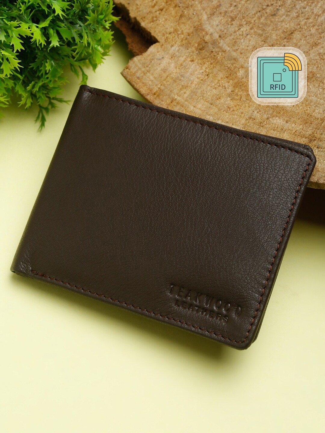 

Teakwood Leathers Men Brown Textured Leather Two Fold Wallet