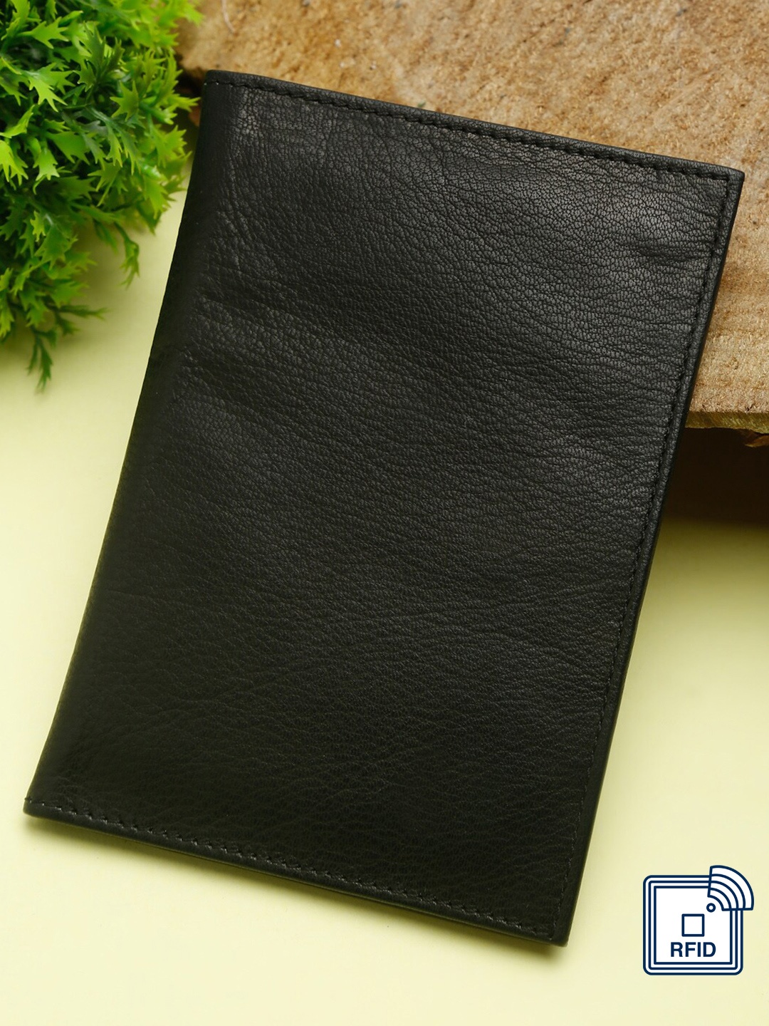 

Teakwood Leathers Men Black Textured Leather Passport Holder