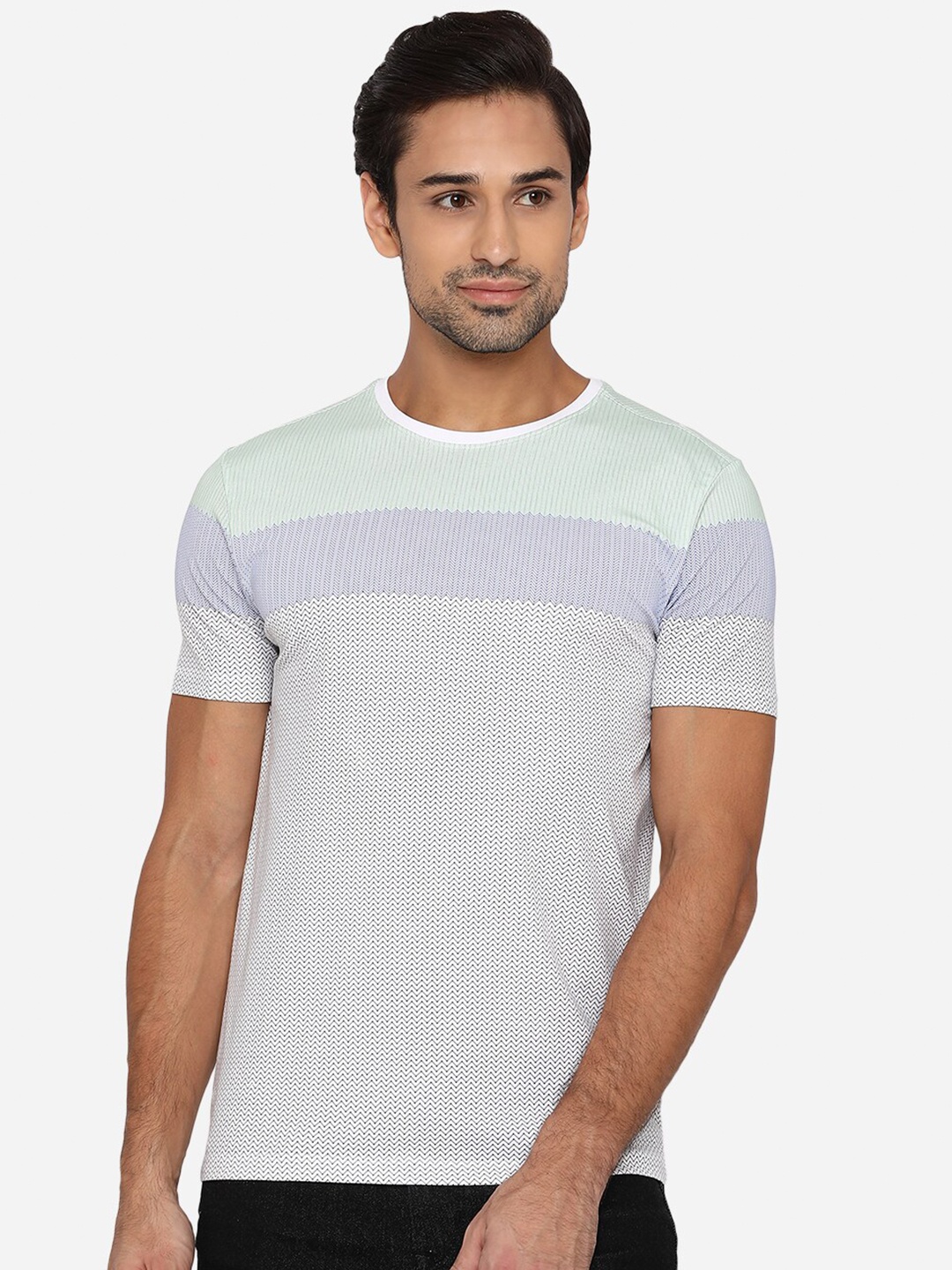 

JADE BLUE Men White Striped Applique Slim Fit T-shirt