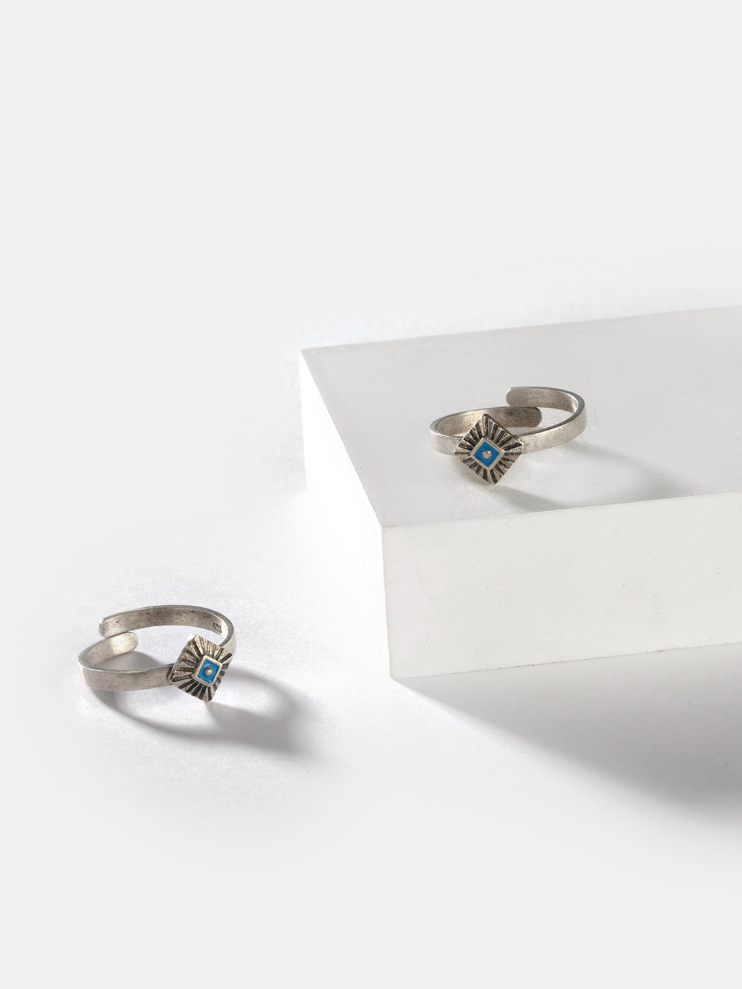 

SHAYA Set Of 2 Oxidised Silver-Toned Toe Rings