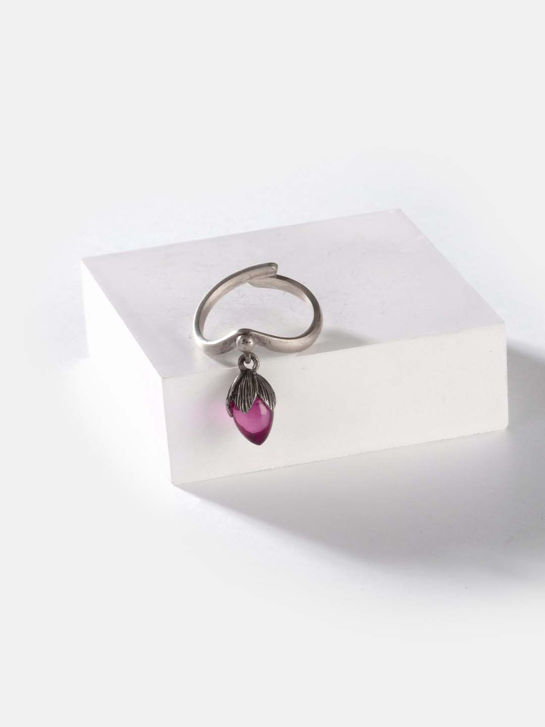 

SHAYA 925 Silver Silver-Toned & Purple Sapphire Studded Lotus Finger Ring