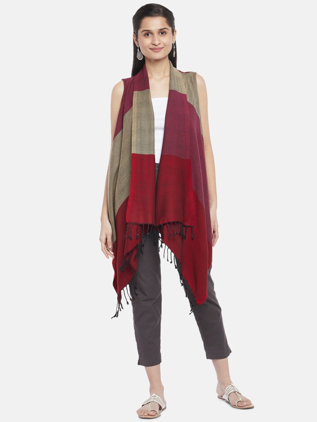 

AKKRITI BY PANTALOONS Women Burgundy & Beige Colourblocked Fusion Shrug