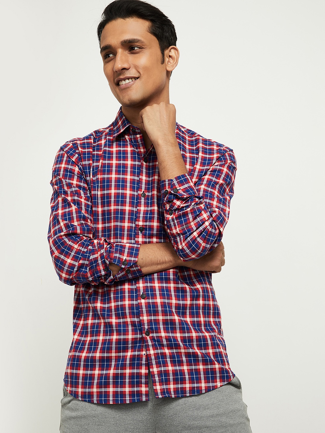 

max Men Red & Navy Blue Tartan Checks Checked Casual Shirt