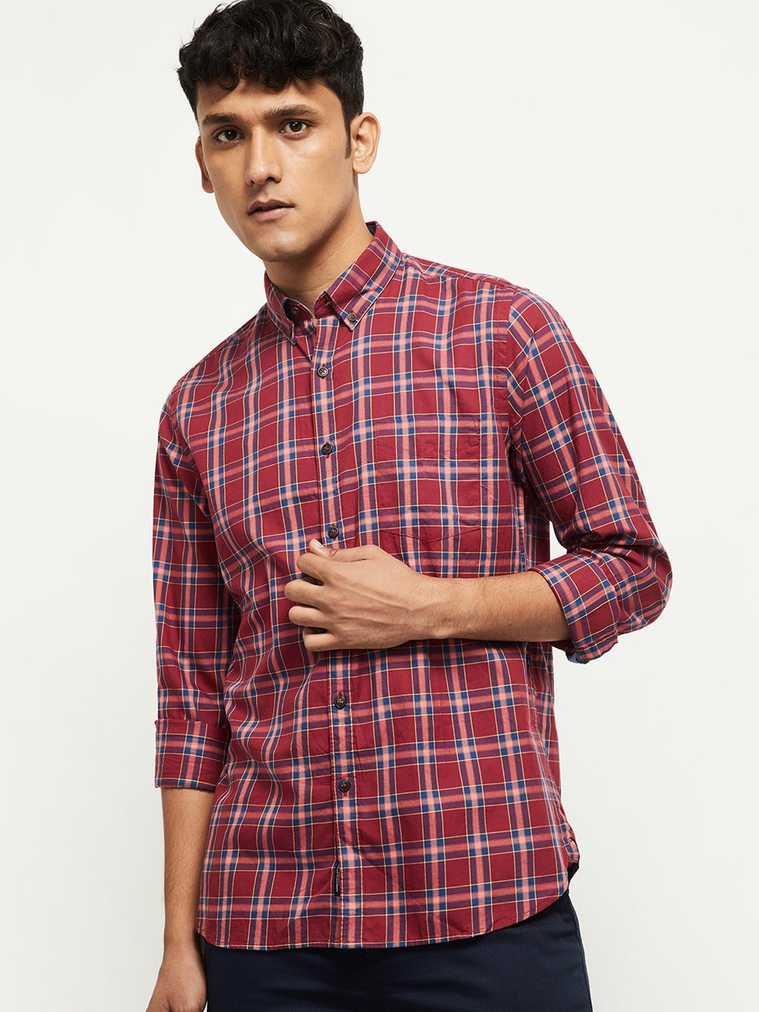 

max Men Maroon & Coral Pink Tartan Checks Opaque Checked Casual Shirt