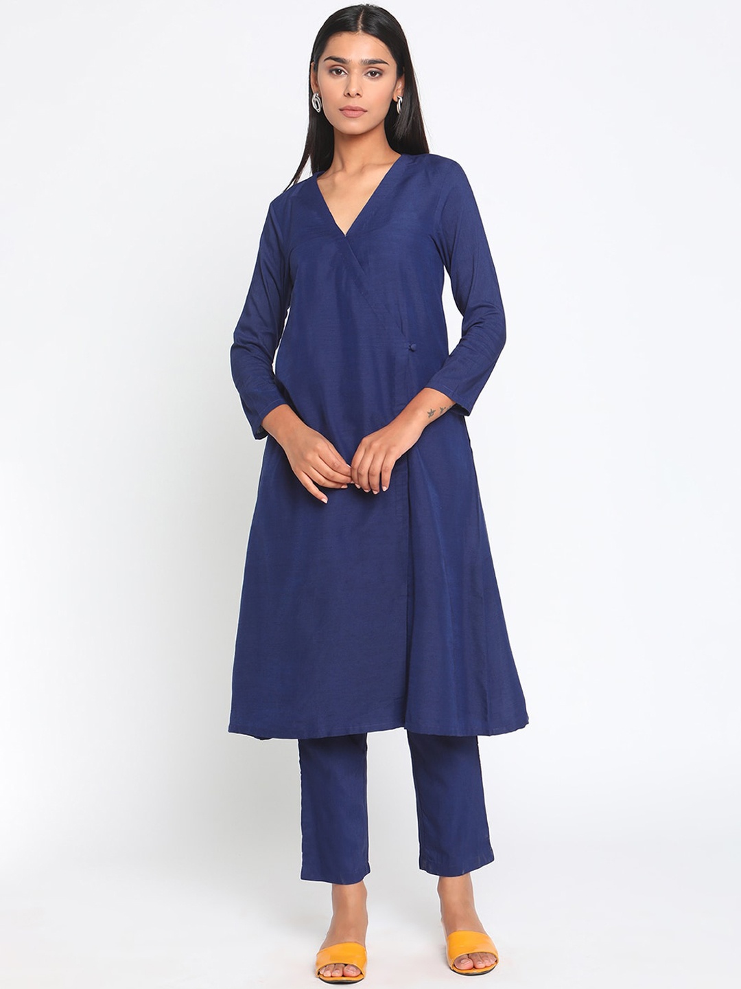 

trueBrowns Women Blue Angrakha Kurta with Trousers