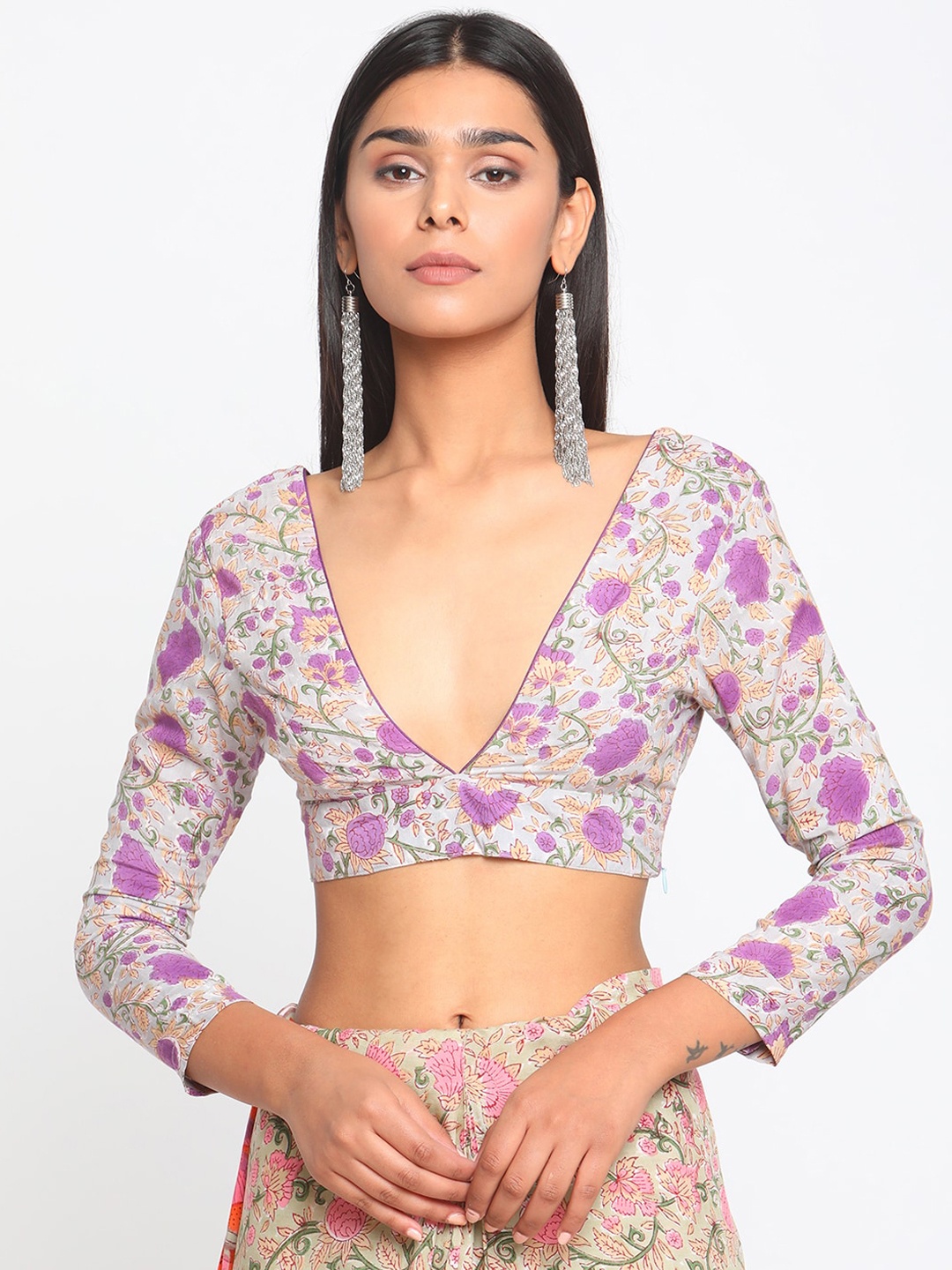 

trueBrowns White & Purple Handblock Printed Saree Blouse