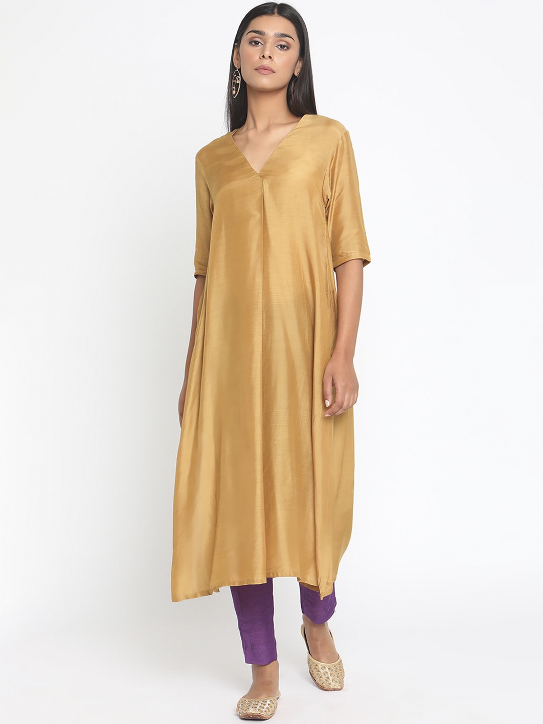 

trueBrowns Women Gold Asymmetric Kurta with Trousers