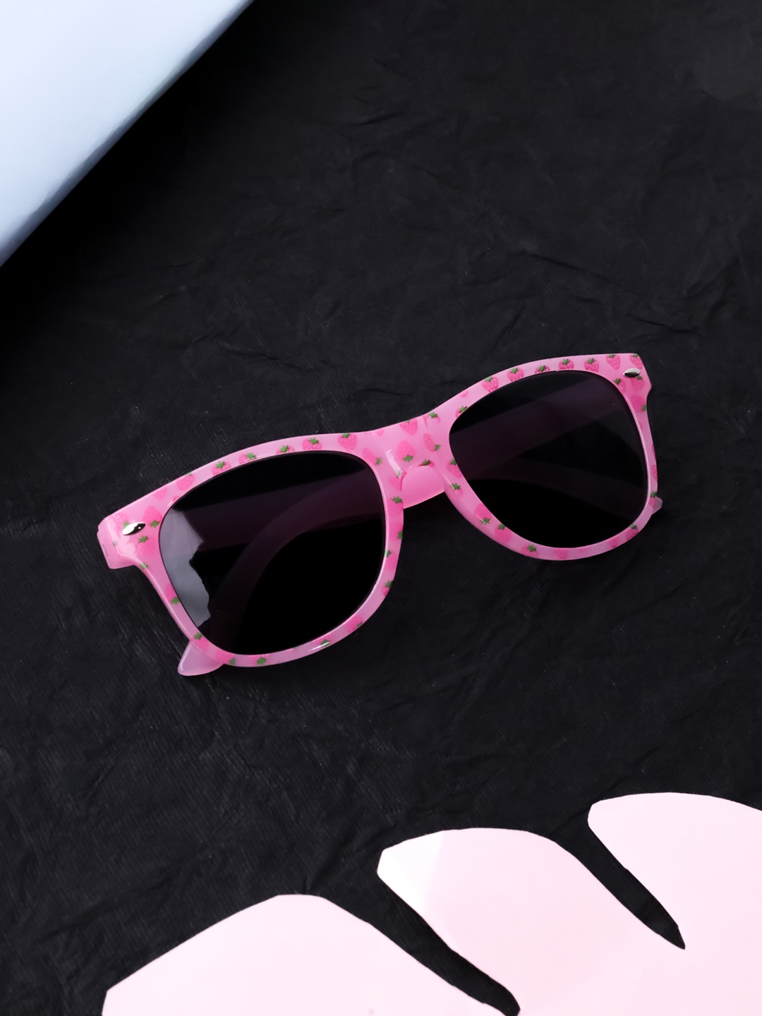 

Spiky Kids Black Lens & Pink Wayfarer Sunglasses with UV Protected Lens Zstw_Prnt_Lpnk