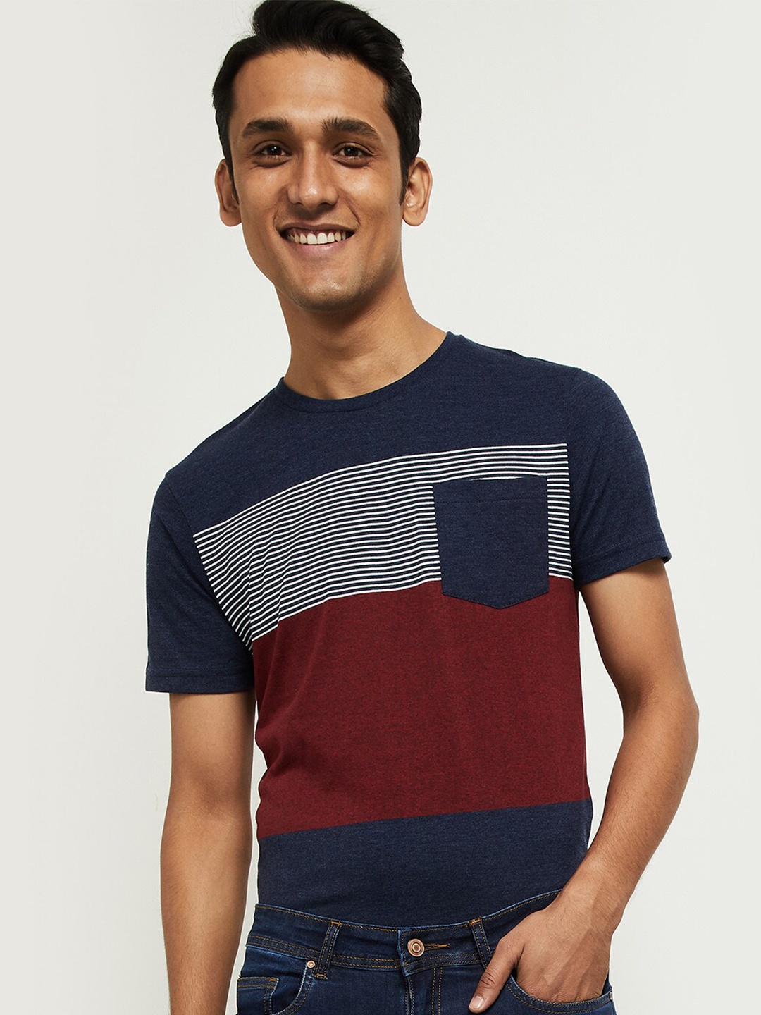 

max Men Navy Blue & Maroon Colourblocked Pockets T-shirt