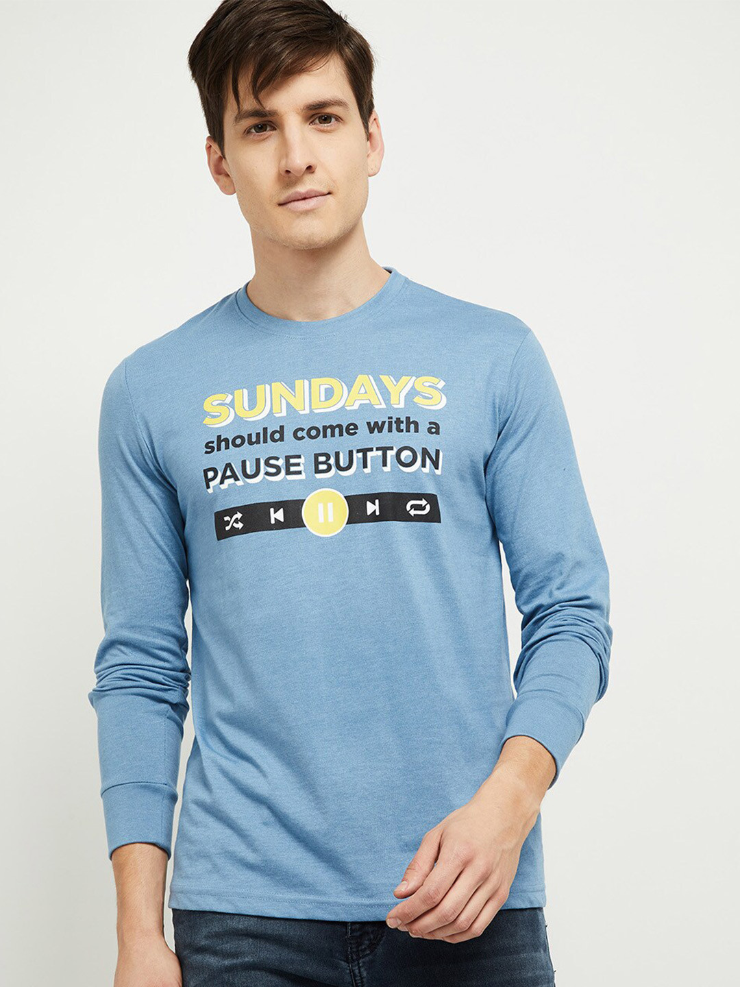

max Men Blue & Yellow Typography Printed T-shirt