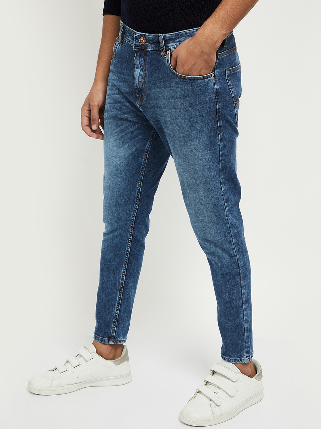 

max Men Blue Light Fade Jeans