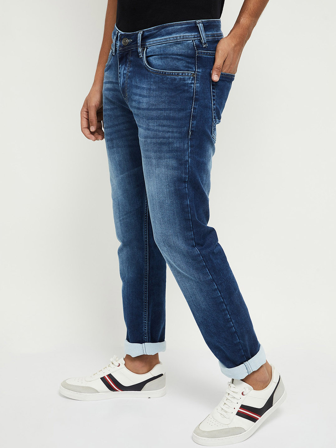 

max Men Blue Slash Knee Heavy Fade Jeans