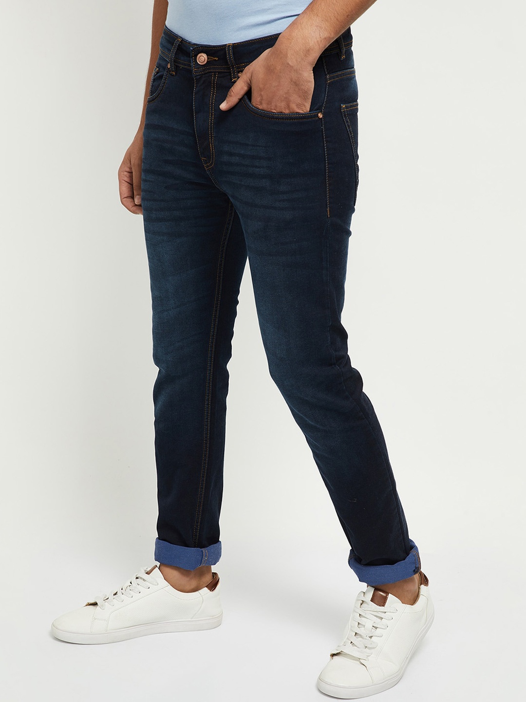 

max Men Blue Light Fade Mid-Rise Jeans
