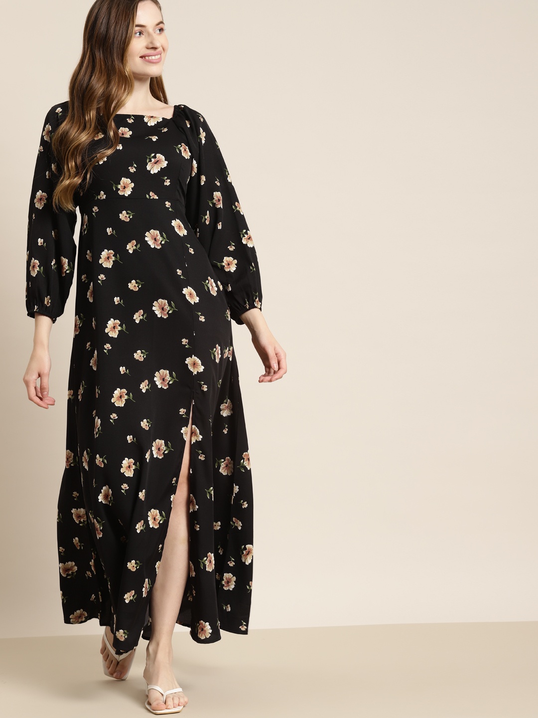 

Qurvii Black & Beige Floral Print Maxi Dress