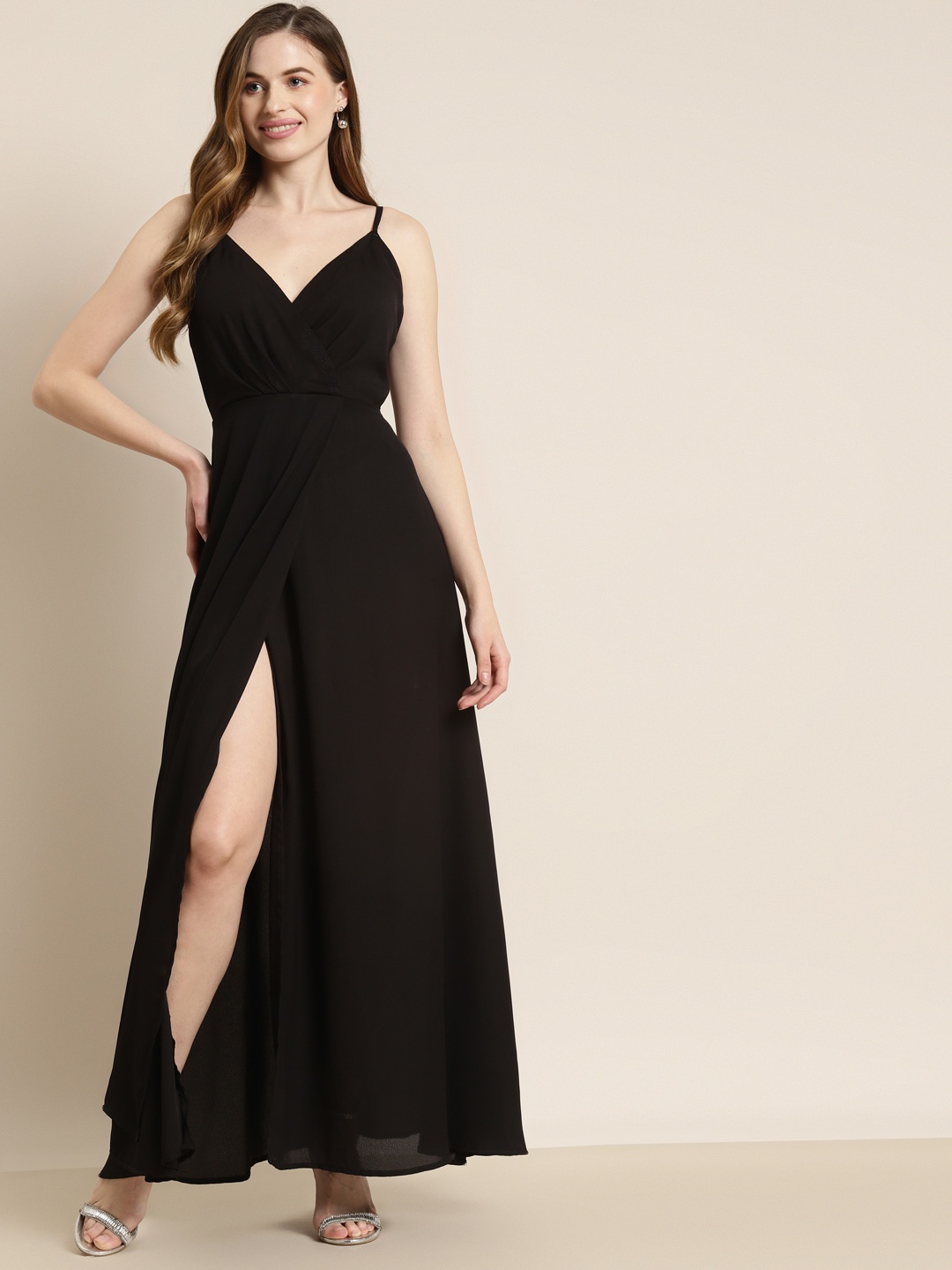 

Qurvii Black Solid Crepe Maxi Dress