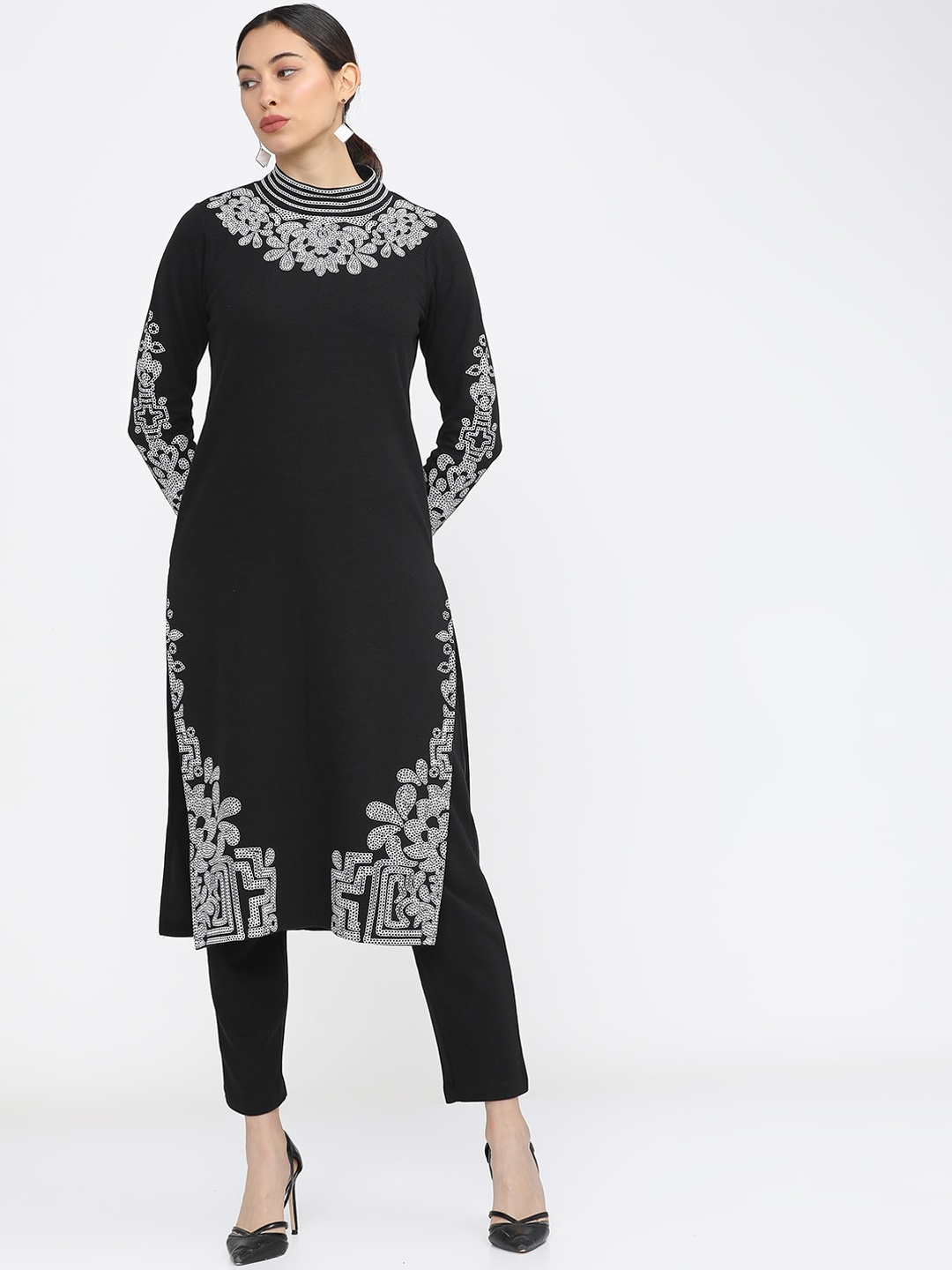 

Vishudh Women Black Floral Printed Regular Kurta with Trousers
