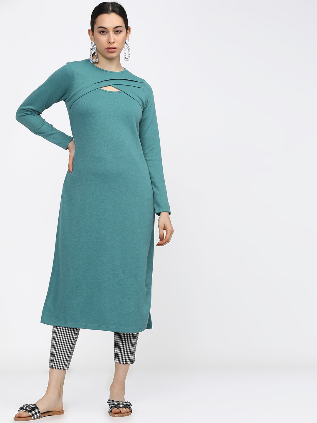 

Vishudh Women Green Solid Keyhole Neck Kurta