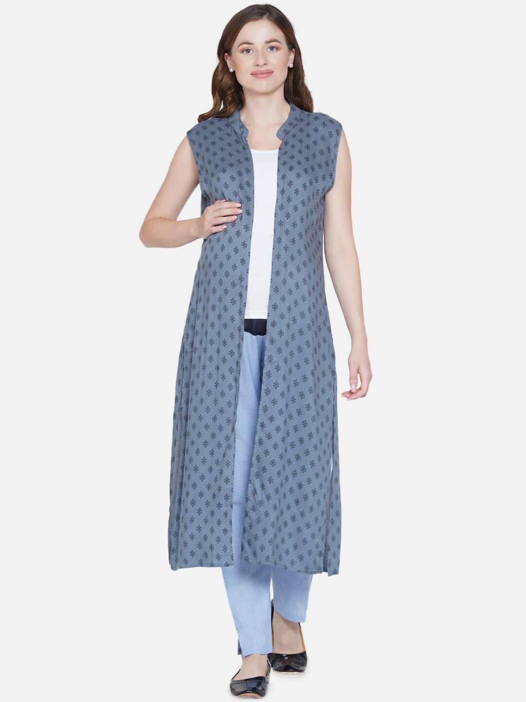 

Mine4Nine Women Grey & Black Printed Longline Maternity Shrug