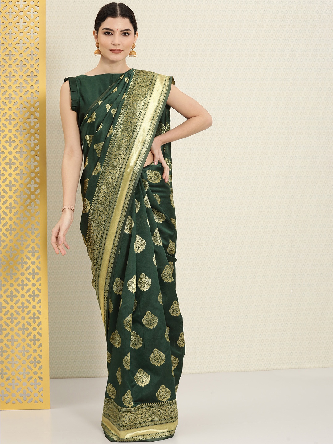 

House of Pataudi Green & Gold-Toned Ethnic Motifs Zari Silk Blend Banarasi Saree