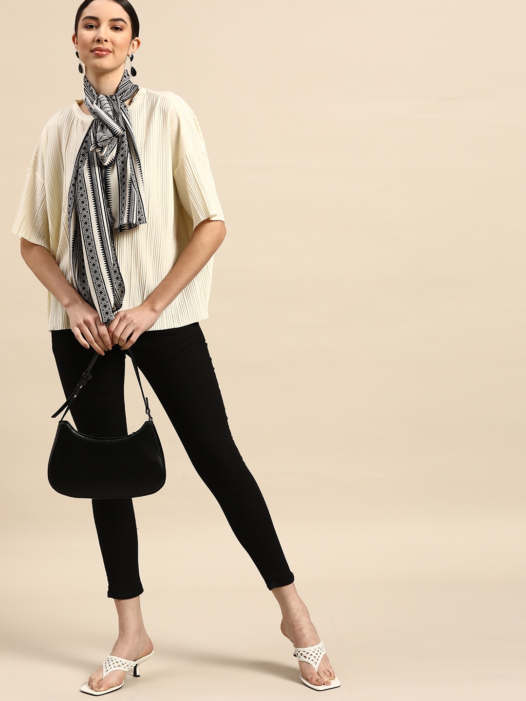 

Anouk Women Black & Off White Printed Scarf
