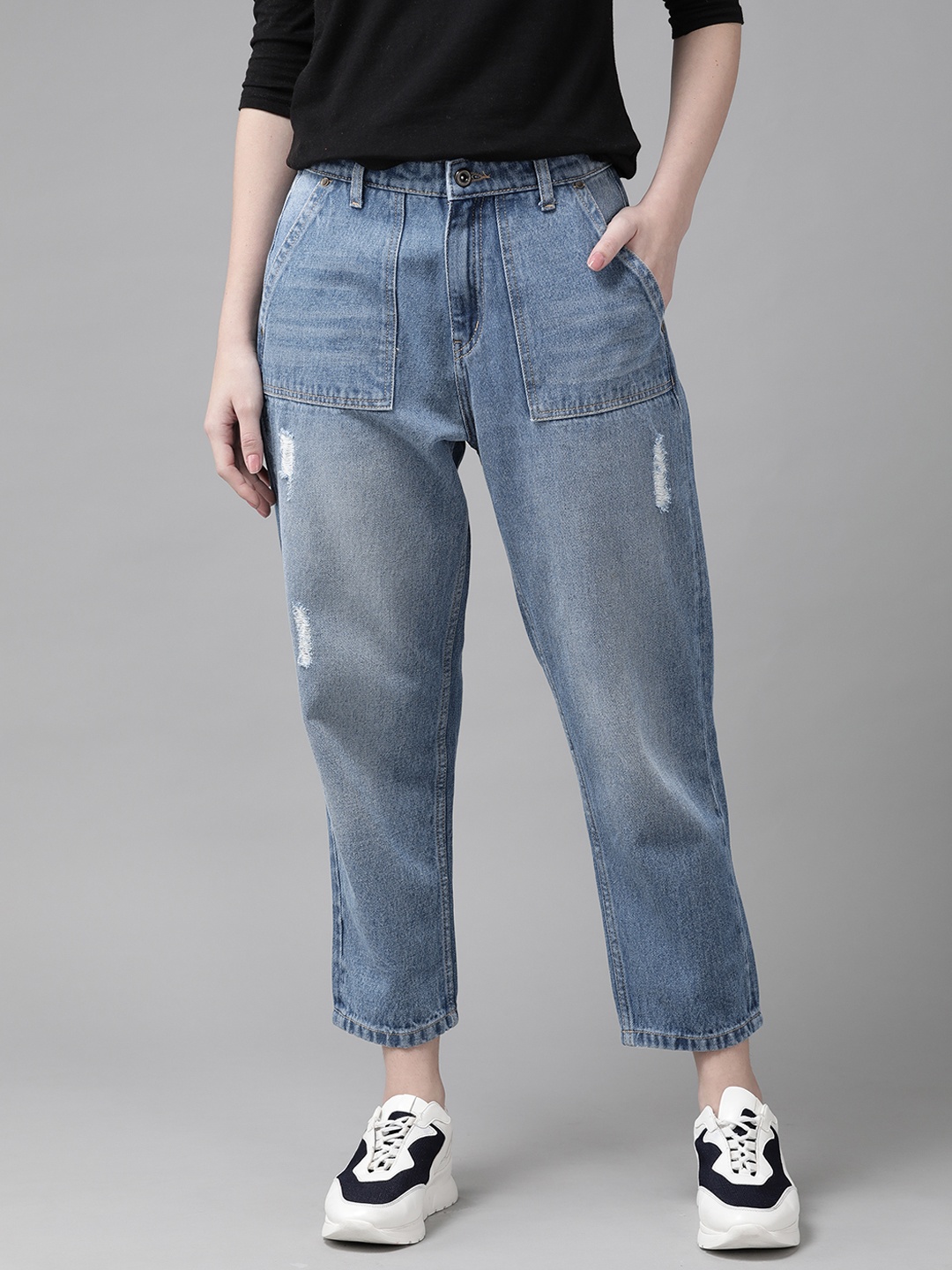 

The Roadster Lifestyle Co Women Blue Straight Fit High-Rise Mildly Distressed Light Fade Cotton Crop Jeans