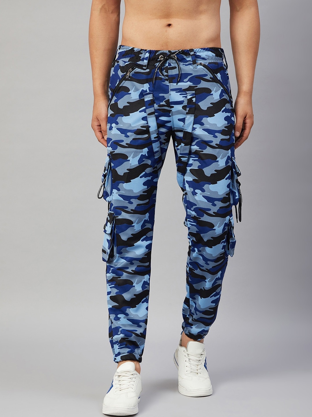 

CHROME & CORAL Men Blue Camouflage Printed Original Wrinkle Free Cargos Trousers