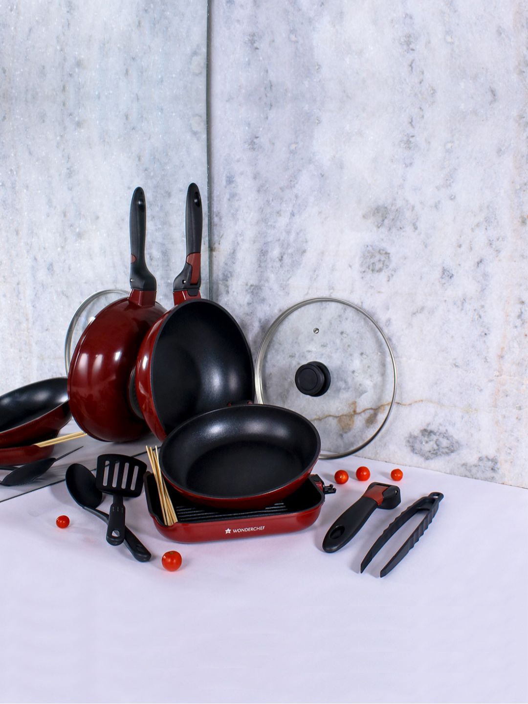 

Wonderchef Maroon & Black Aluminium Cookware Set with Free Kitchen Tools