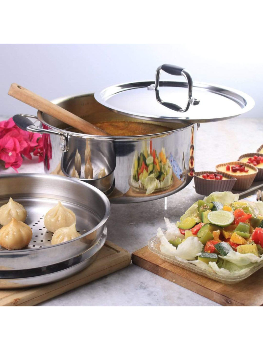 

Wonderchef Silver-Toned Stanton Stainless Steel Casserole-3 Litres