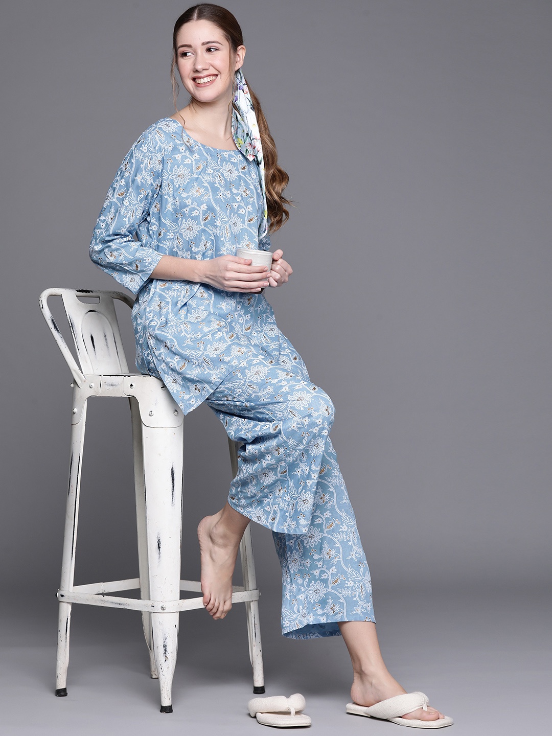 

Libas Blue Viscose Rayon Printed Kurti And Blue Viscose Rayon Printed Palazzo