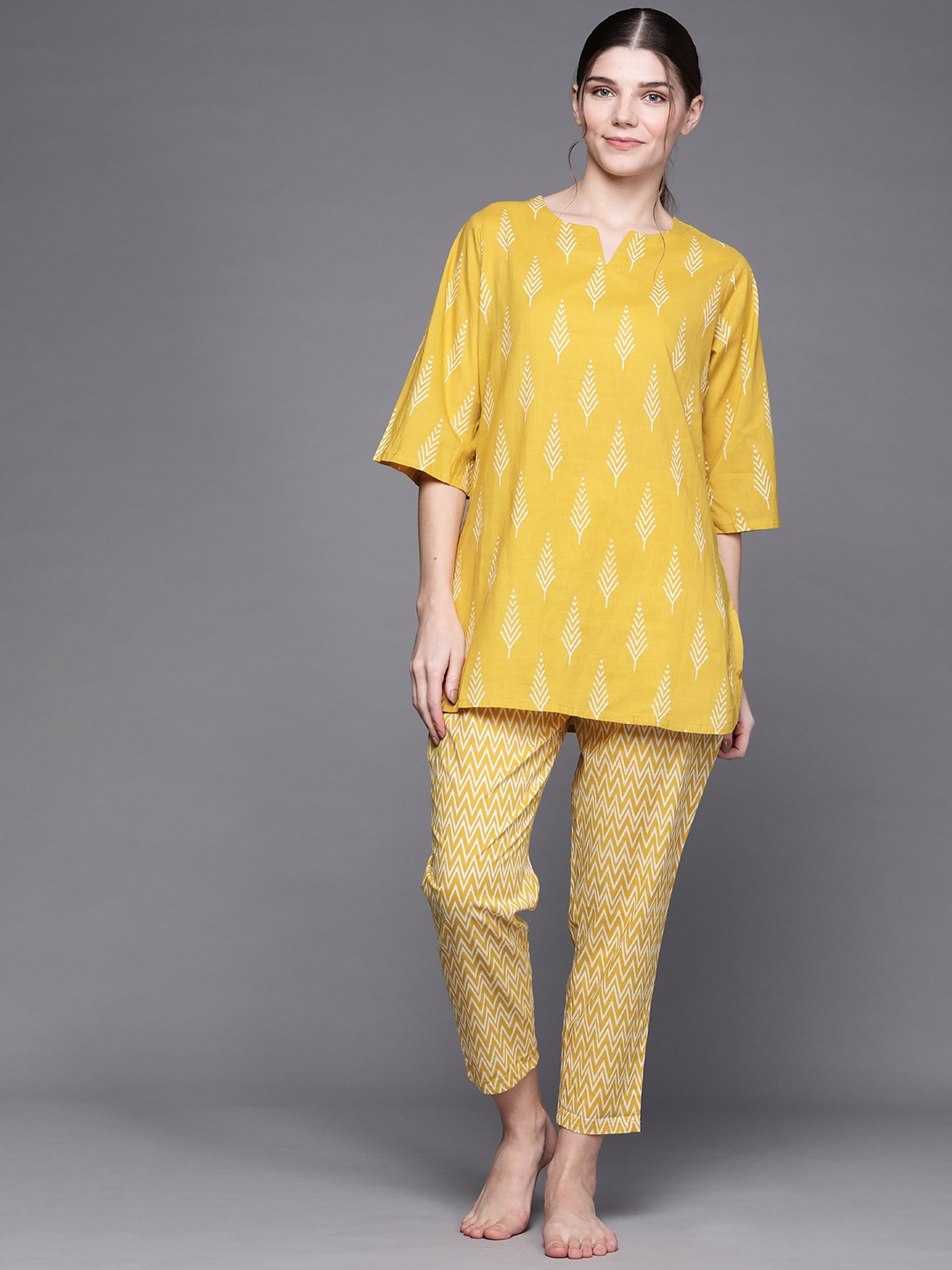 

Libas Women Yellow & White Printed Night suit