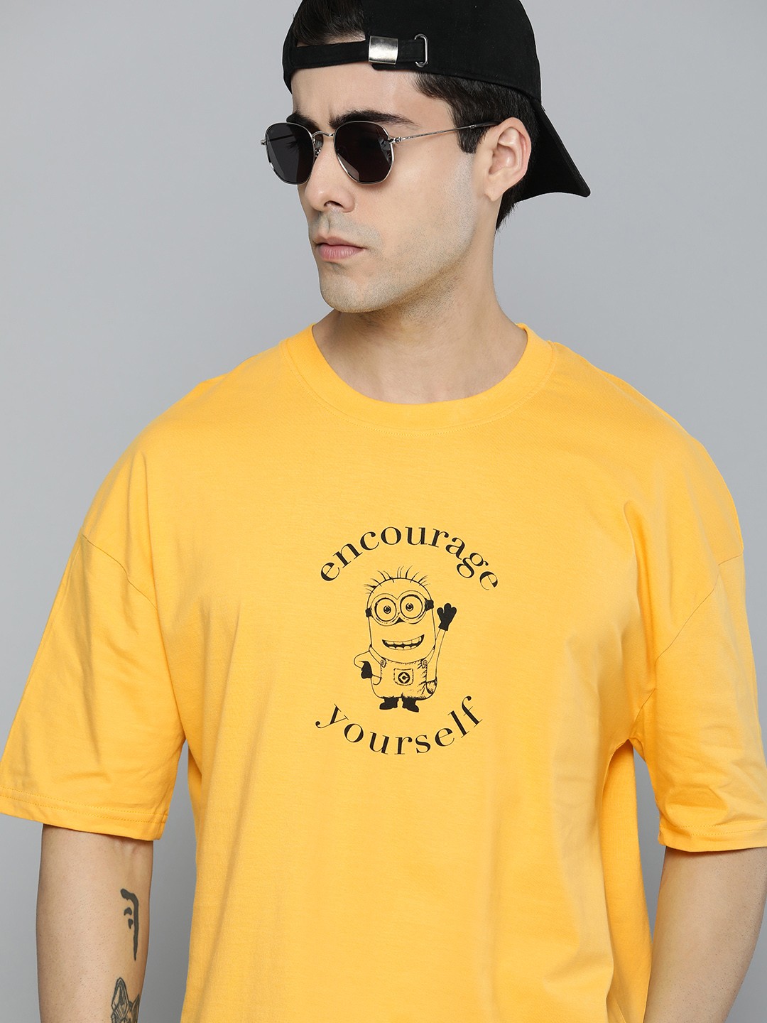 

Minions by Kook N Keech Men Yellow & Black Minions Printed Pure Cotton T-shirt